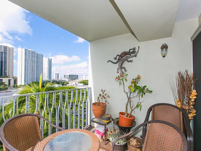 1511 Nuuanu Ave #639 — Photo 8