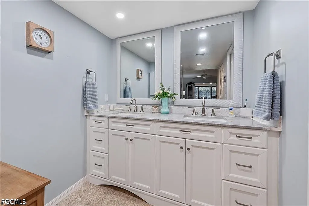 2 bed, 2.0 bath, 1056 sqft, $3,000 — Photo 2