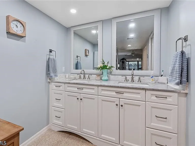 5890 Trailwinds Dr #522 — Photo 2