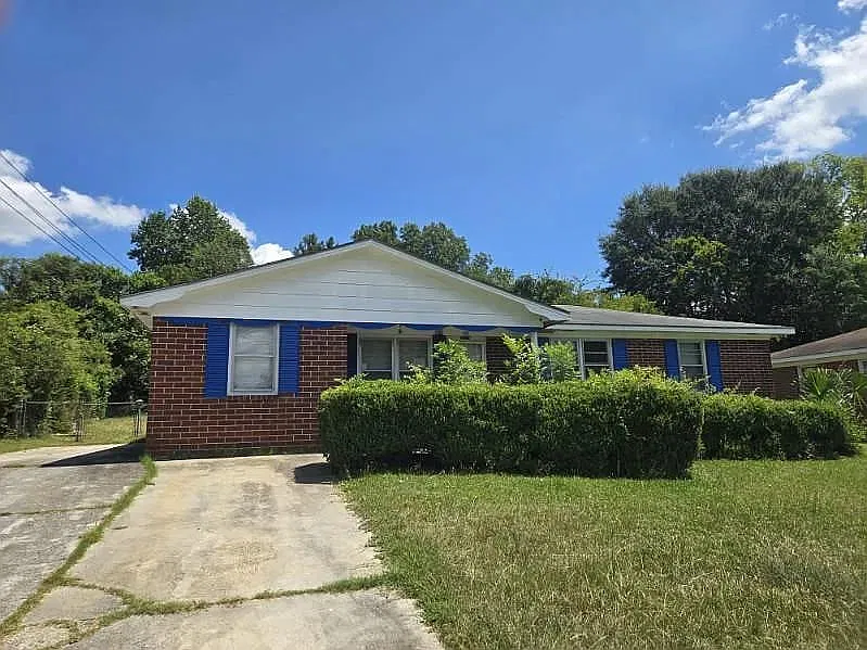 4 bed, 1319 sqft, $1,450 — Photo 2