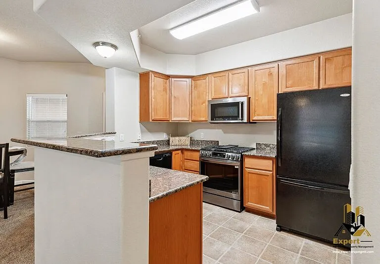 900 Moon Cir #922 — Photo 2