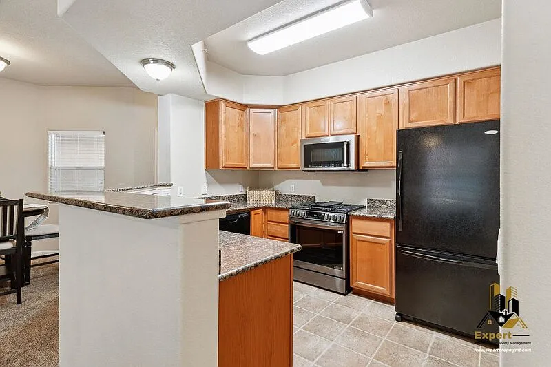 Building Photo - 900 Moon Cir #922