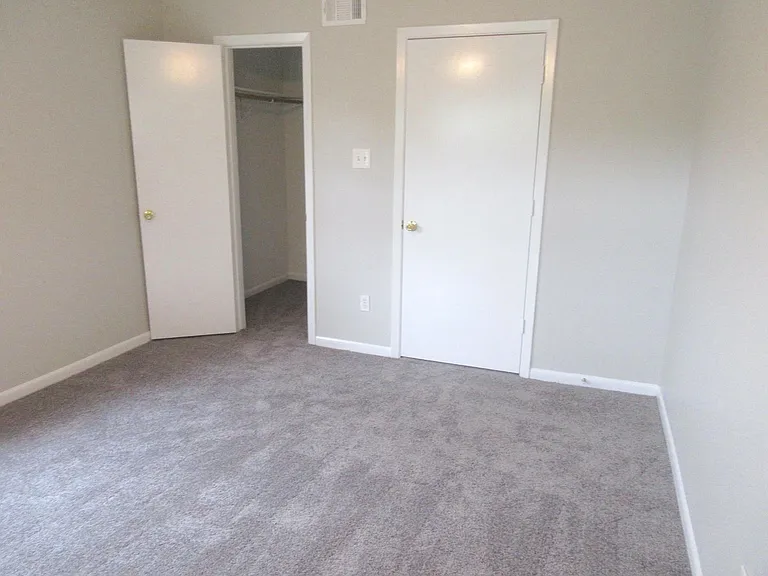 1230 Shadowdale Dr #12 — Photo 11