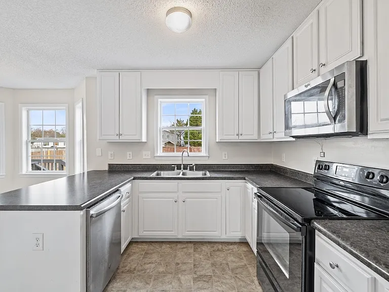 137 Woodglen Dr — Photo 6