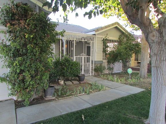 4th image of 45711 17th St W