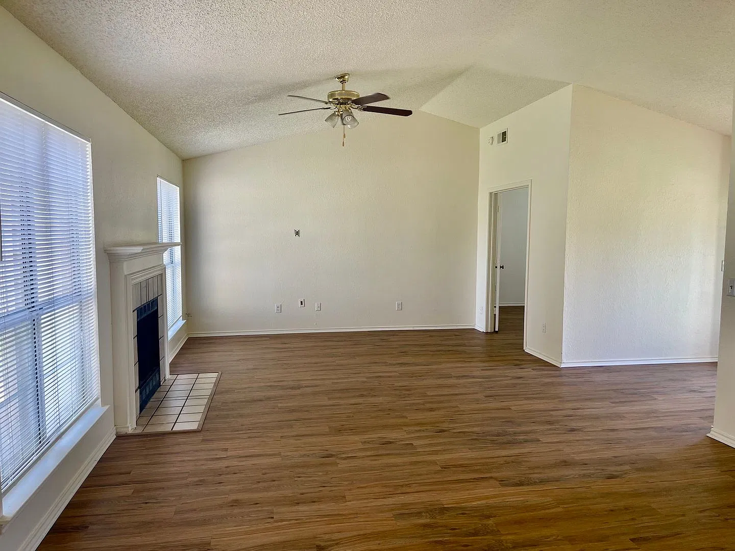 Cute 1 story in Cedar Hill — Photo 3