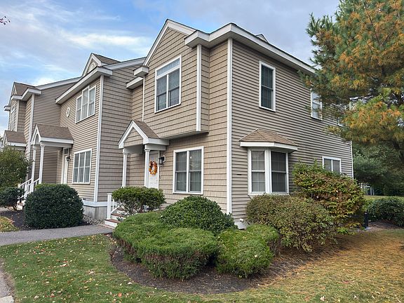 2nd image of 33 Turtle Brook Rd