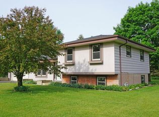 243 S Sumac Ct, Oconomowoc, WI 53066