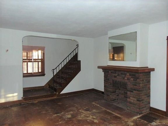 5th image of 160 E Beechwood Ave