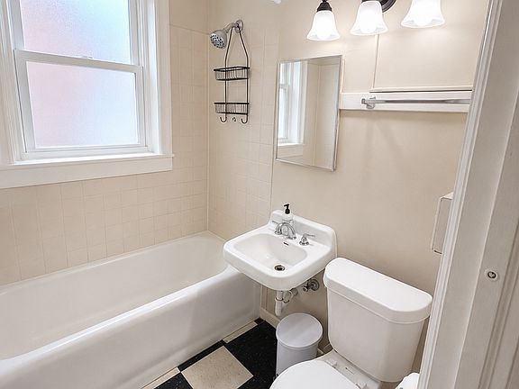 2nd image of 520 S 31st St APT 8