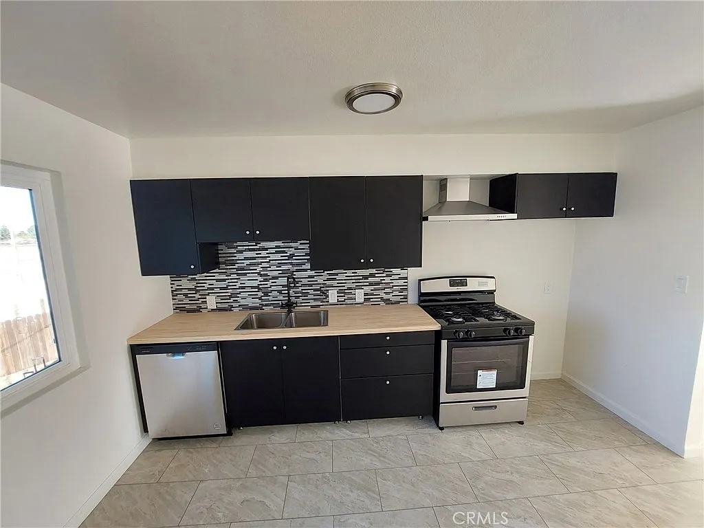 2 bed, 732 sqft, $1,600 — Photo 2