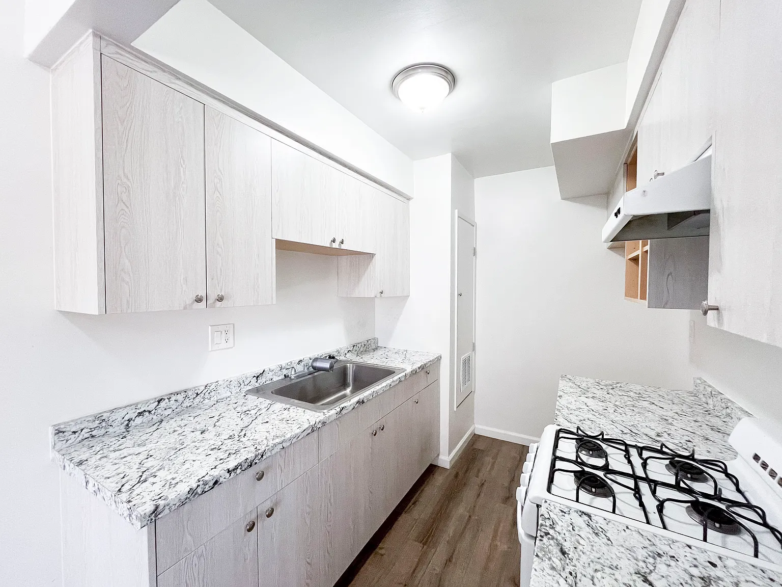 1 bed, 800 sqft, $1,750 — Photo 2
