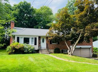 64 Richmond Ln, West Hartford, CT 06117
