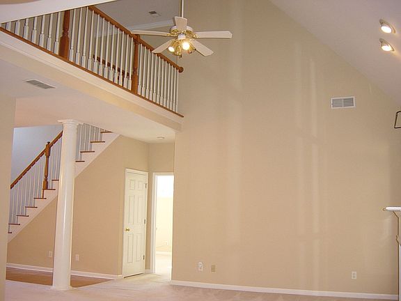 3rd image of 110 Woodbyne Dr