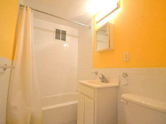 2nd image of 124 Jefferson Ave APT 03R