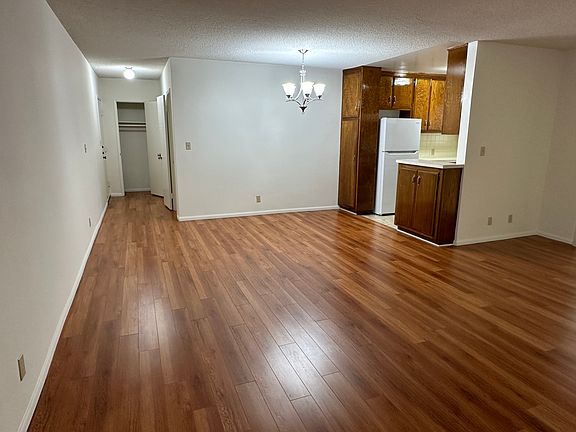 Entry, dining area & kitchen