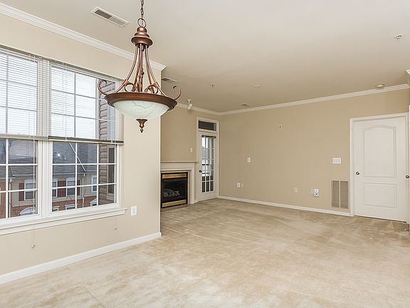 Dining/ Living rm combo