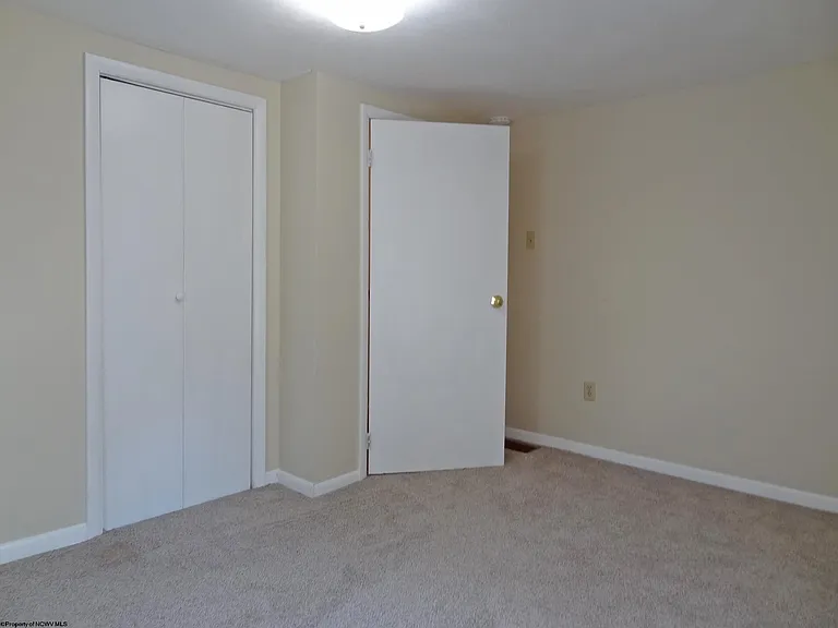 2726 Stewartstown Rd — Photo 27