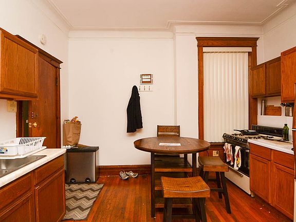 3rd image of 3138 N Broadway St APT 3F