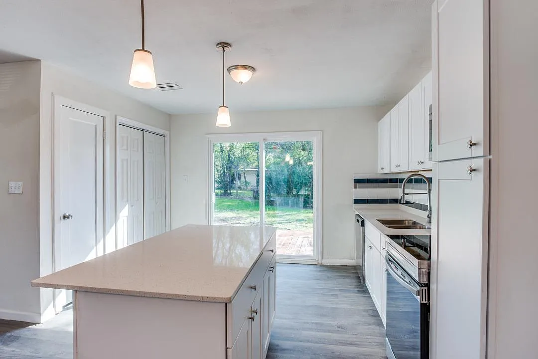3355 Binyon St — Photo 4