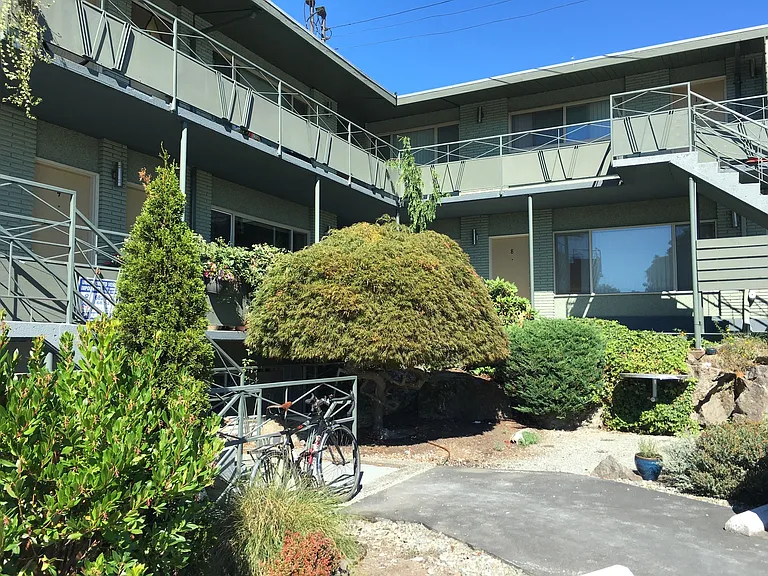 2350 Beacon Ave S — Photo 26