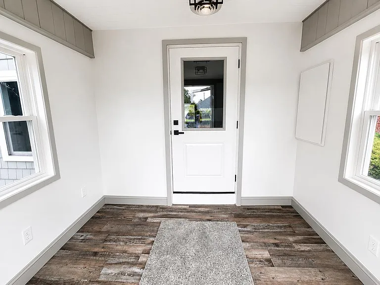 24318 Gertrude St — Photo 15