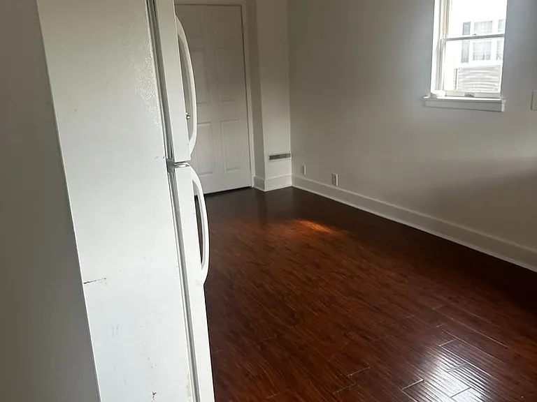 Unique 2 Bedroom 1 Bathroom Garden Apartments — Photo 4