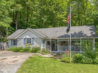 4 Glen Rd, Stockholm, NJ 07460