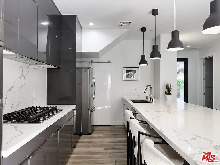 13354 Beach Ave — Photo 29