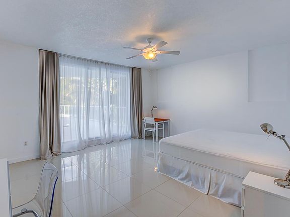 5th image of 1910 Bay Dr APT 203