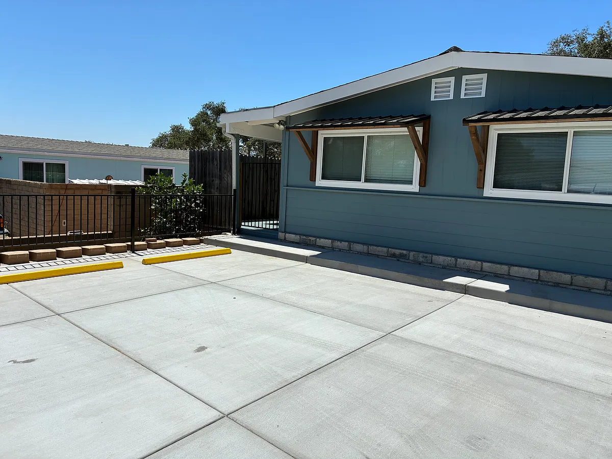 Building Photo - 231 Chaparral Ln