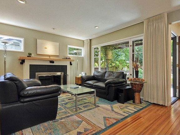 Enter to the living room