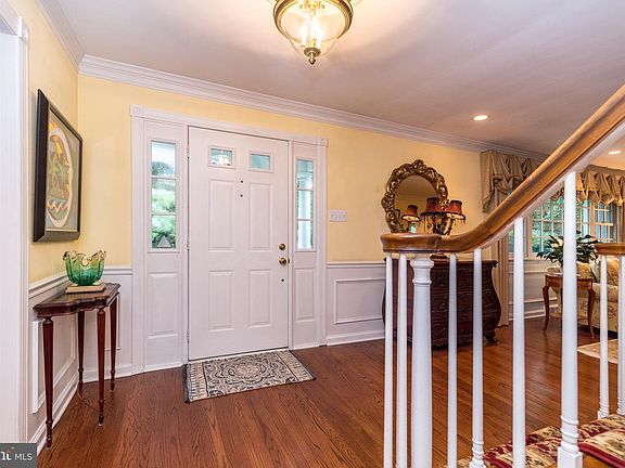 5th image of 732 Johns Ln