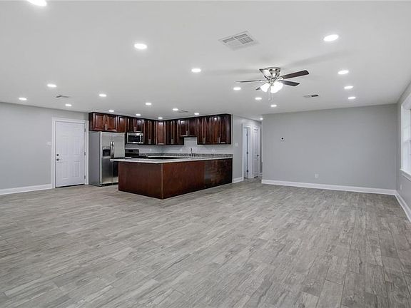 4th image of 712 Heritage Ave
