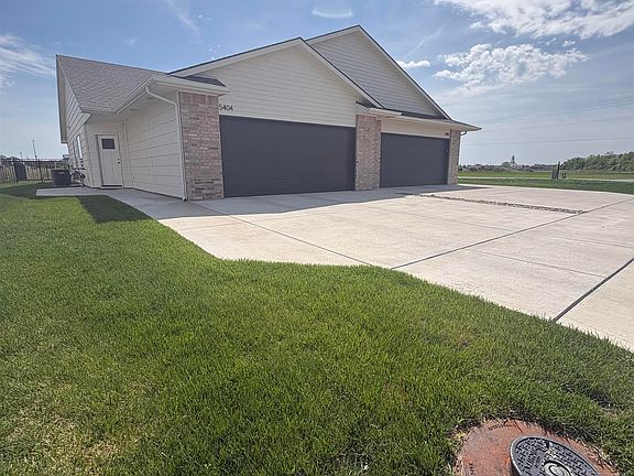 5th image of 5402-5404 N Sandkey Ct