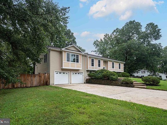 3rd image of 8725 Lea Ln