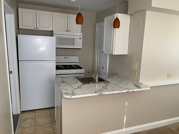 4th image of 2378 Neil Ave #2