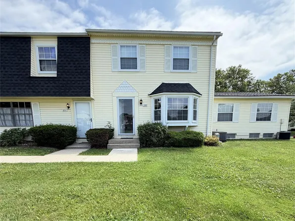 269 Lake Village Dr, Walled Lake, MI 48390