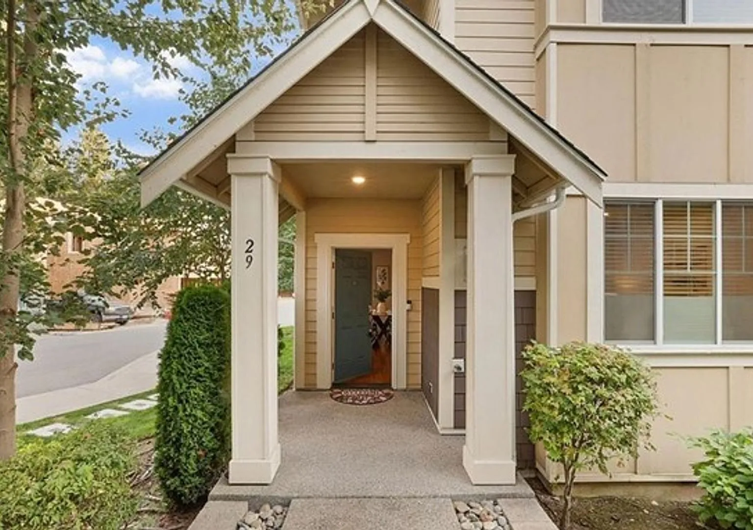 Air Conditioned Beautiful Home in Lynnwood — Photo 2