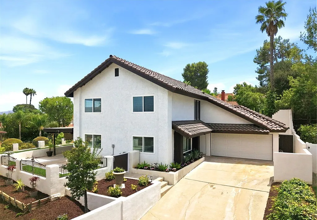 4 bed, 2.5 bath, 2265 sqft, $4,265 — Photo 1
