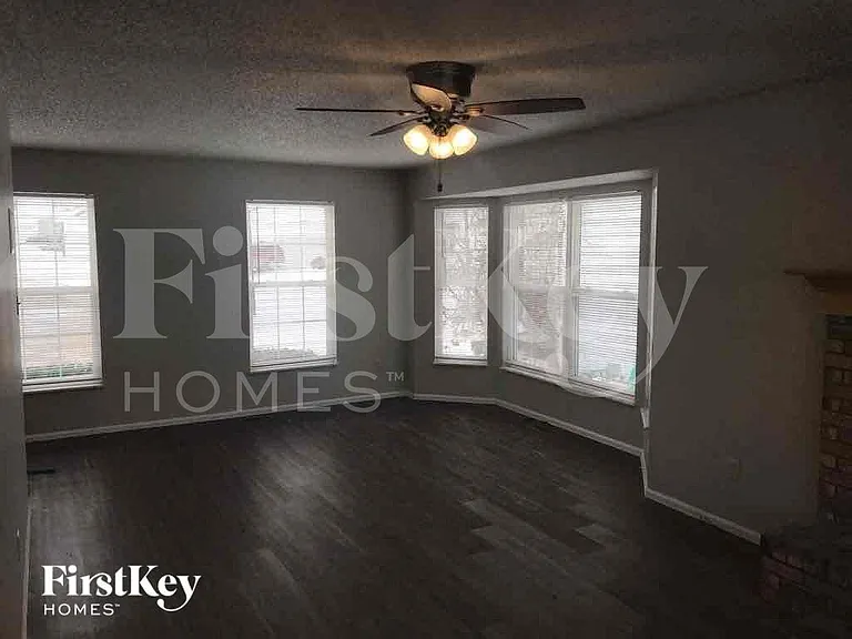 4801 Greenburg Dr — Photo 5