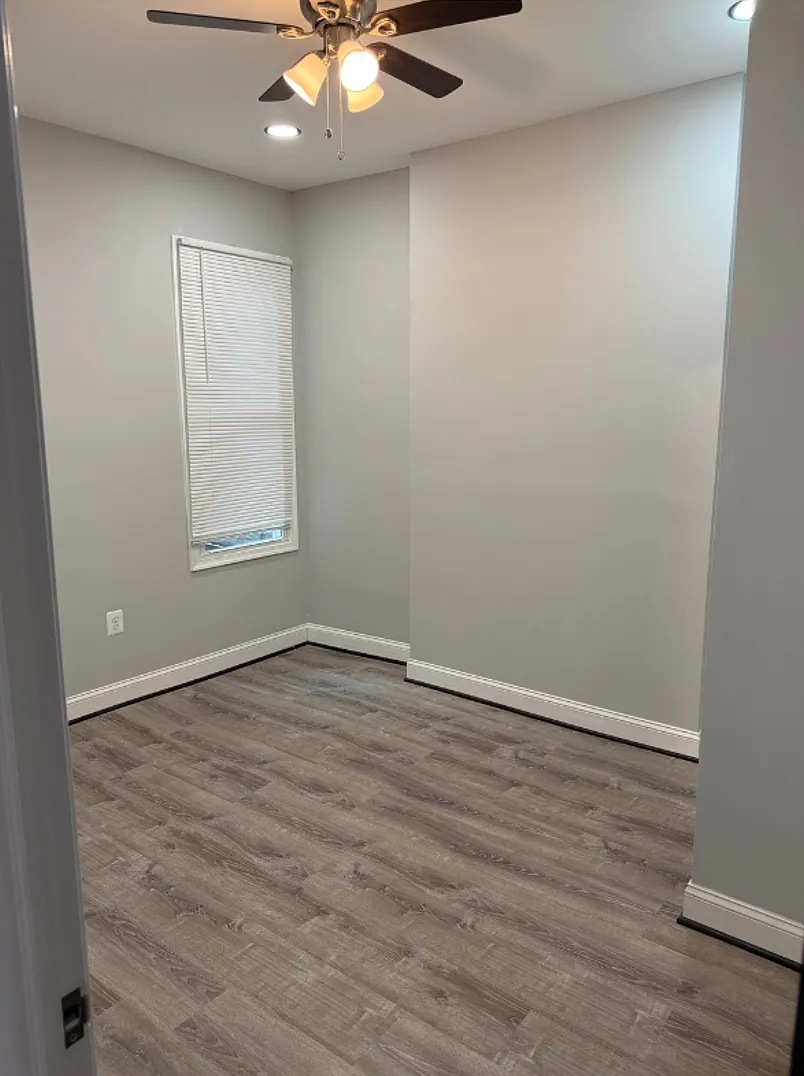 615 N Rosedale $800 Available (Private Bath) — Photo 3