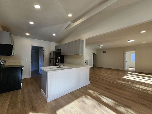 3rd image of 715 Boyes Blvd #A