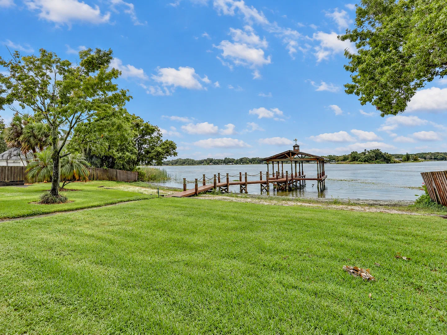 627 Macarthur Dr — Photo 3