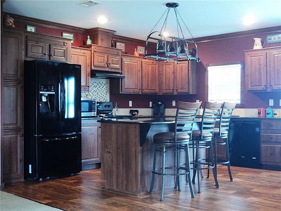 5th image of 121 Evas Ln