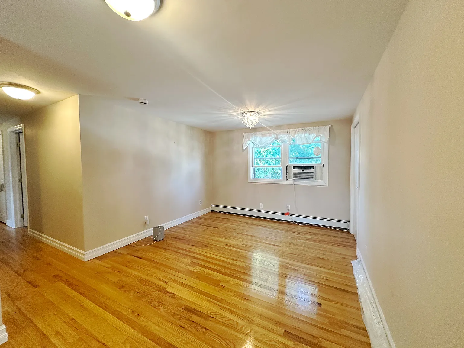 Clay Ln, Levittown — Photo 2
