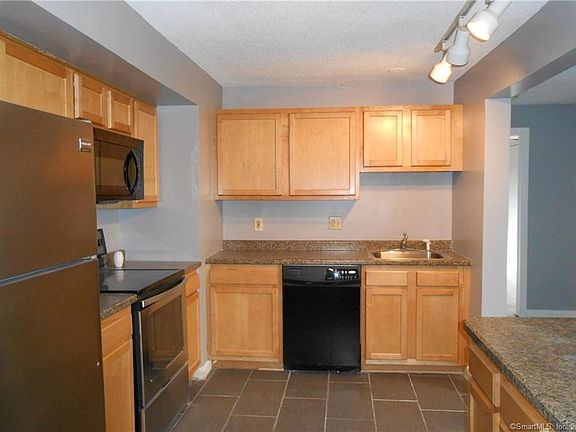 4th image of 1 Country Squire Dr Unit G
