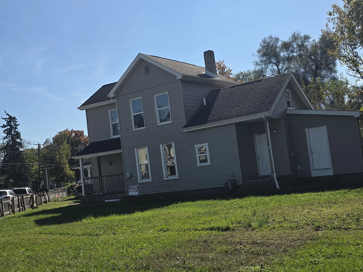 3 bed, 1.5 bath, 1596 sqft, $1,600 — Photo 1