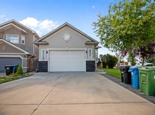 434 E Harvest Grove Pl NE, Calgary, AB T3K 4T8
