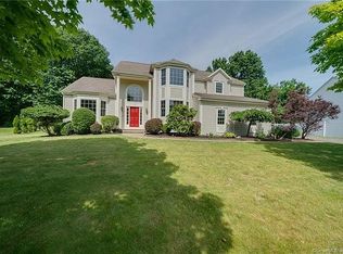 105 Valley View Rd, Manchester, CT 06040